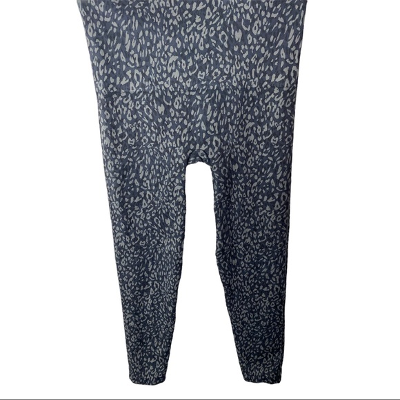 Spanx Look At Me Now Seamless Leggings in Animal Print XL - Picture 4 of 5
